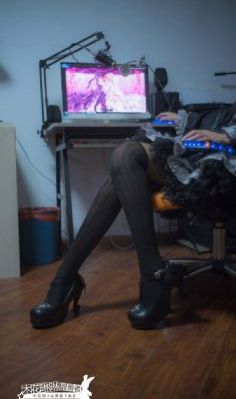 老师乖乖扒开裙子在线观看_4K在线视频播放